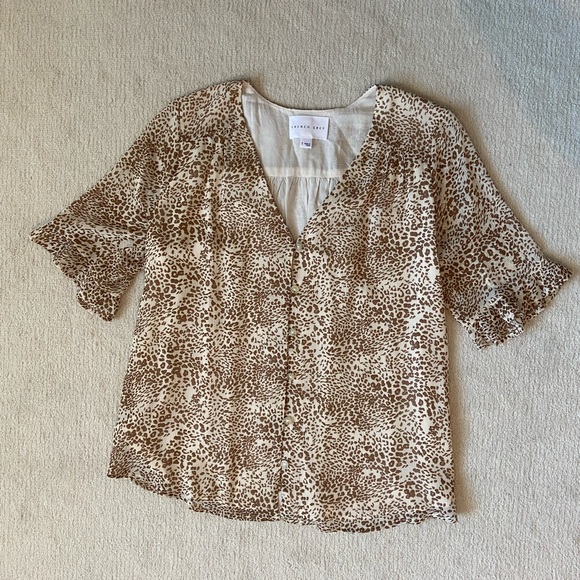 Leopard print beige quarter sleeve blouse - Picture 2 of 7